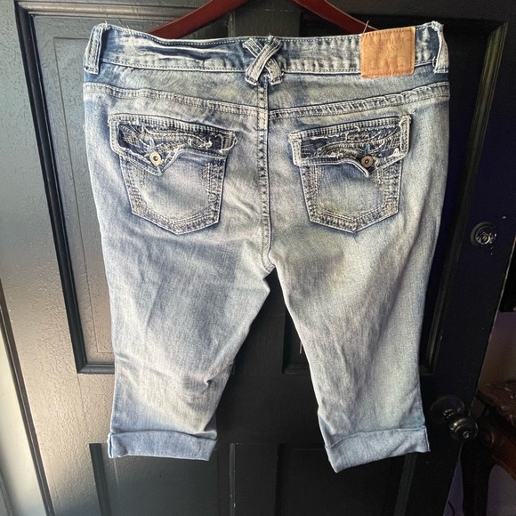 Amethyst capris Jeans ~ Size 14, distressed, rolled leg hem - Picture 8 of 14